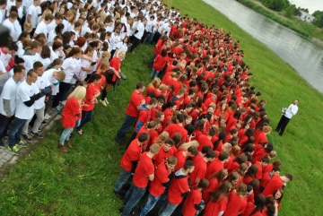 Żywa flaga na bulwarze