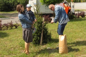 Nowy park Ojców w Niesłuszu. Dzieci mają swoje drzewa