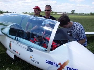 Podaj Dalej, Niepełnosprawni w szybowcach i paralotniach