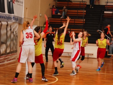 Młode koszykarki zmierzyły się z drużynami z całej Polski