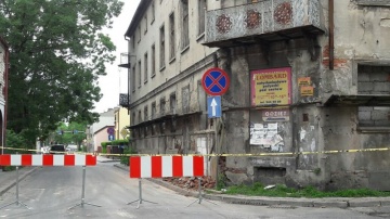 Kamienica Stefanii Esse w rozsypce. Lepiej się nie zbliżać
