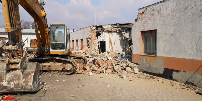 Wyburzono budynki, które były świadkami historii kopalni i konińskiego Polaneksu