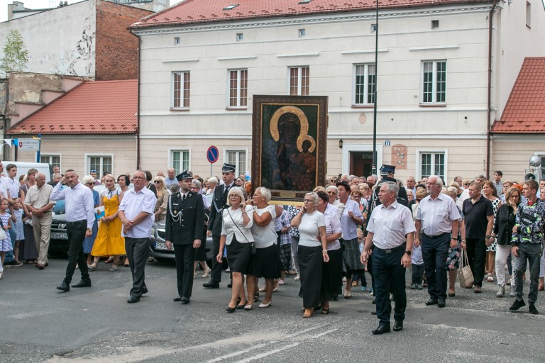 Kopia obrazu Matki Boskiej Częstochowskiej w Koninie. Witały ją tłumy wiernych