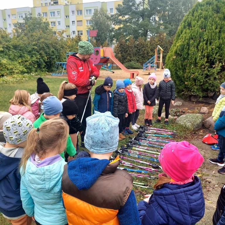 Przedszkolaki powitały jesień. Dynia, moda i Nordic Walking