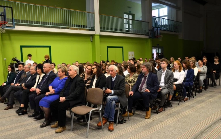 Wsparcie dla uczniów szkół powiatu konińskiego. Lista stypendystów się wydłuża