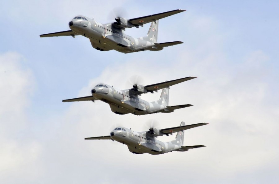 Zgrupowanie i pokaz samolotów transportowych w Powidzu