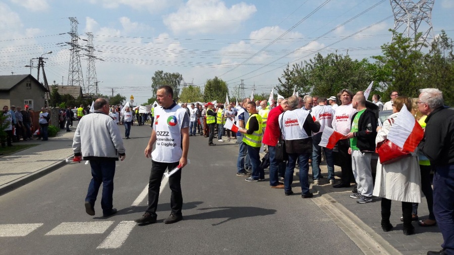 Manifestacja pracowników PAK-u w obronie miejsc pracyÂ 