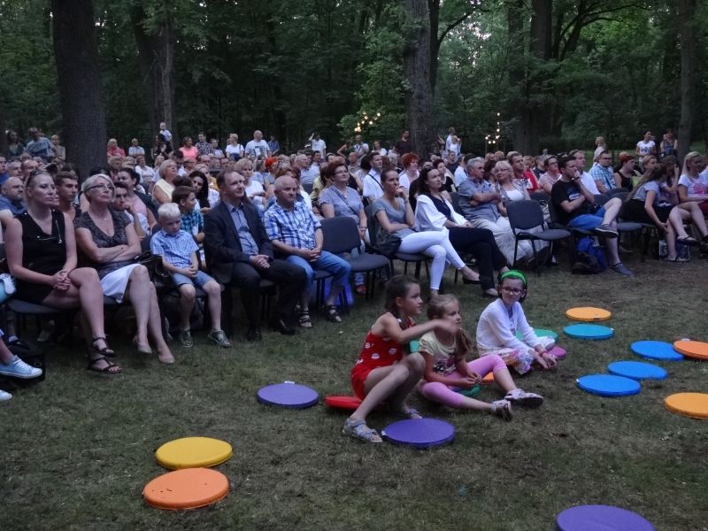 Park ojców i dzieci. Specjalny koncert na trawie i wśród drzew
