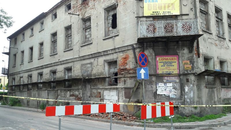 Konin. Kamienica Stefanii Esse w rozsypce. Lepiej się nie zbliżać