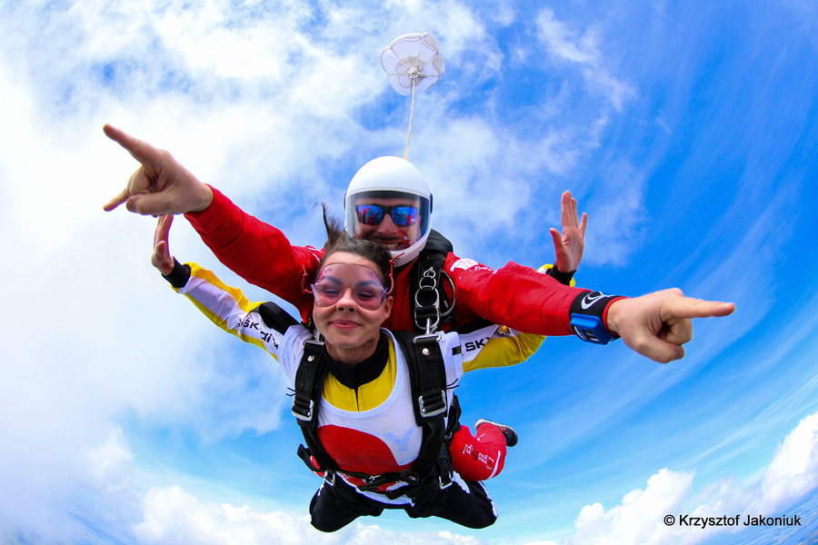 Skoki spadochronowe w tandemie - poczuj adrenalinę!