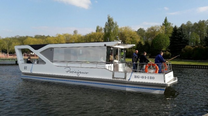 Megalomania w PKS czyli tramwaj, który po Warcie... nie pływa