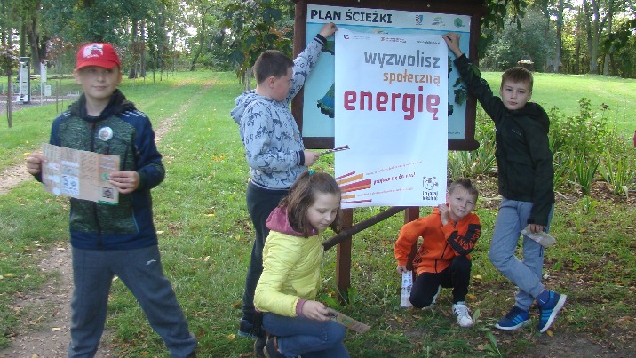 Poznawali Radolinę. Młodzież i cykliści odkrywali skarby sołectwa
