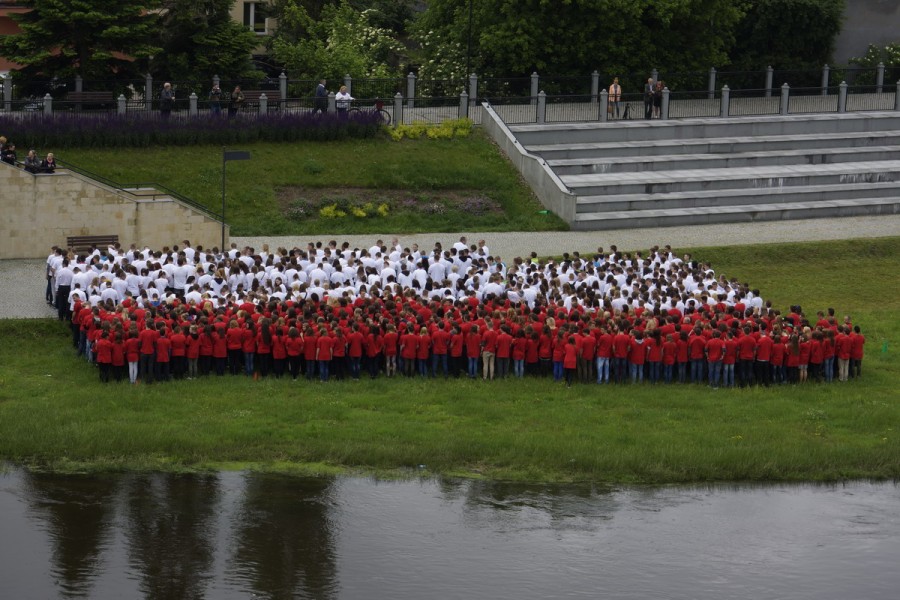 Żywa flaga na bulwarze