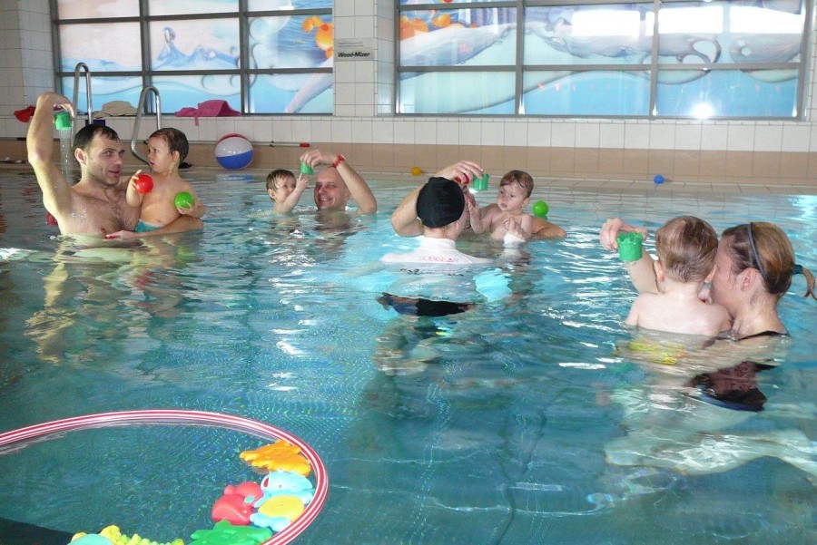 W Kole uczą niemowlaki pływać