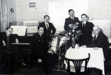 Z restauracji pod mur