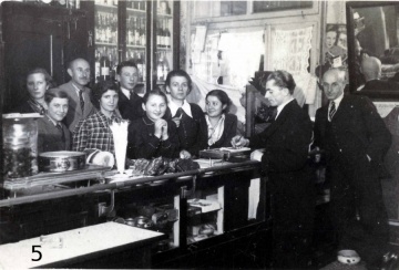 Z restauracji pod mur