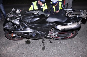 Lekarze wciąż walczą o życie 23-letniego motocyklisty