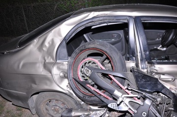 Lekarze wciąż walczą o życie 23-letniego motocyklisty