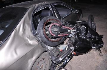 Lekarze wciąż walczą o życie 23-letniego motocyklisty