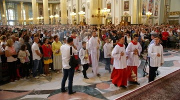 Licheń. 5 tys. osób modliło się z o. Johnem Bashoborą
