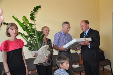 Rodzinę z Kazachstanu przyjęły gminy Kleczew i Kawęczyn