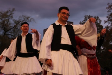 Ludowo, kolorowo i światowo. Tak było na skwerze przed KDK