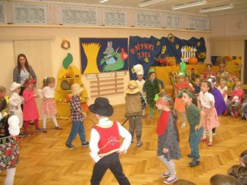 Plon niesiemy, plon. Przedszkolaki miały swoje dożynki