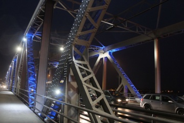 Niebieski most żelazny na Europejski Tydzień Autyzmu