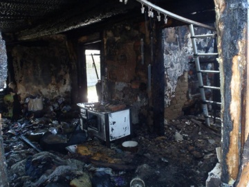 Kolscy strażacy w akcji. Spłonął drewniany dom