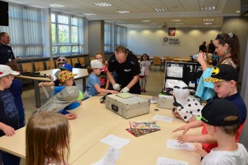 Przedszkolaki i uczniowie konińskich szkół z wizytą na komendzie