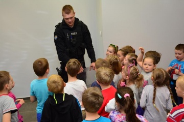 Przedszkolaki i uczniowie konińskich szkół z wizytą na komendzie