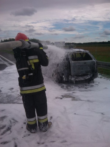 Pożar na autostradzie A 2. Spalony samochód osobowy