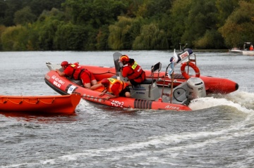 X MP OSP_V holowanie lodzi wioslowej (2)