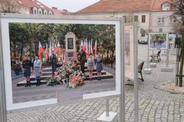 Wystawa patriotyczna na placu Wolności i zdjęcia Konina