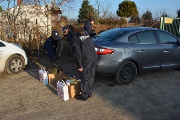Konin. Policjanci przygotowali świąteczne paczki dla bezdomnych