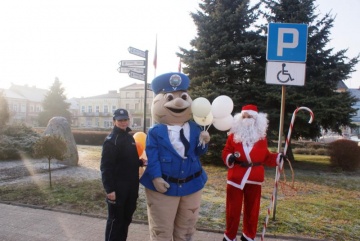 Turek. Sierżant Pyrek i św. Mikołaj odwiedzili dzieci w szpitalu