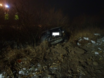 Land Rover wpadł do rowu pod Słupcą. Pięć osób zostało rannych