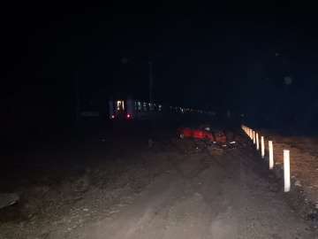 Nowa Wieś. Pociąg uderzył w stojący na torach samochód osobowy