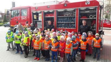 Dzieci ze szkół i przedszkoli odwiedzili konińskich strażaków