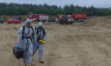 Bomba ekologiczna na żwirowisku w Przyjmie? Znaleziono beczki