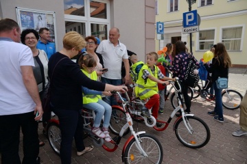 Rowery trójkołowe od fundacji dla dzieci niepełnosprawnych