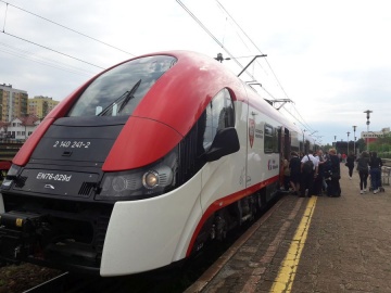 Odjazd! Ostatni pociąg w kierunku Poznania. Następny za 2 lata