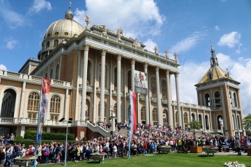 Licheń. Odpust w bazylice. Wierni przeszli pod Bramą Miłosierdzia