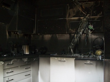 Pożar domu w Jarotkach. Z ogniem walczyło sześć zastępów straży