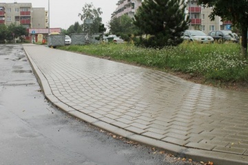 Turek. Nowe chodniki na Wyzwolenia. Obniżono takżę krawężniki