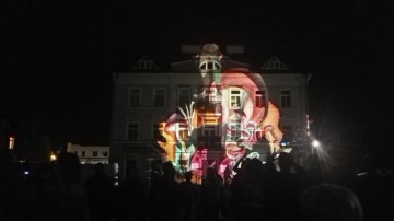 Pełno na bulwarze. Mocne atrakcje przyciągnęły mieszkańców