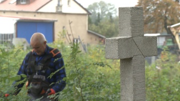 Grobersi w akcji. Przywracają pamięć o zmarłych