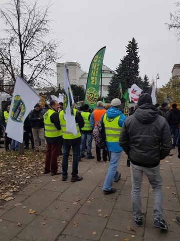 Górnicy w Warszawie. Pracownicy kopalni pikietowali przed Sejmem