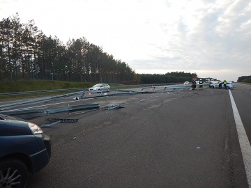 Leszcze. Na autostradzie A2 zderzyły się trzy samochody