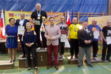 Walczykiewicz i Woźniak na podium mistrzostw w wyciskaniu